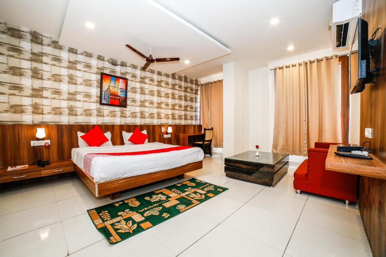 Oyo 35769 Hotel Rishabh Jhānsi Eksteriør bilde